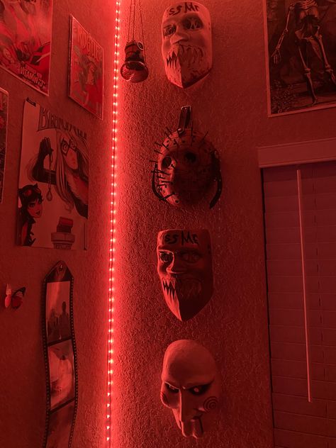 Halloween Room Ideas Bedrooms Scary, Scary Room Decor Ideas, Horror Office Ideas, Bedroom Ideas Horror Themed, Scary Movie Room Decor, Horror Movie Posters Room Decor, Scary Bedroom Decor, Scary Movie Room Ideas, Sick Room Decor