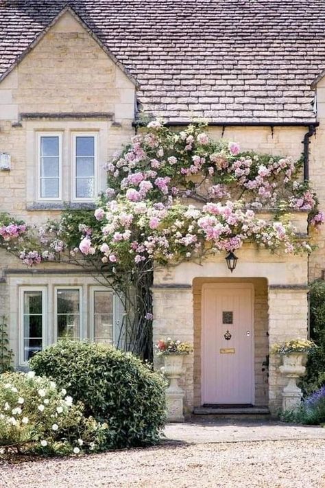 House With Flowers, Cotswolds Cottage, Cottage Exterior, Dream Cottage, Casa Exterior, English Country House, English Cottage, Dream House Exterior, Garden Cottage