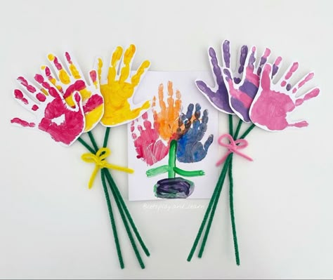 Handprint Flowers, Mothers Day Crafts Preschool, Spring Toddler Crafts, Mother's Day Art, Mothers Day Cards Craft, Mother's Day Crafts For Kids, Art Crafts For Kids, Easy Mother's Day Crafts, Mother's Day Activities