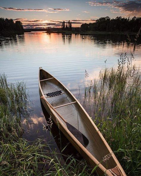 A little Northstar Magic at sunset.  #mn #onlyinmn #capturemn #exploremn #destinationduluth #waycoolshots #optoutside #minnesotalife #mprphotos #waycoolshots #folkvibe #folkcreative #visitcc #capturemn Canoe Pictures, Sailboat Photography, Minnesota Life, Boundary Waters Canoe Area, Canoe Camping, Canoe Boat, Canoe Paddle, Canoe Trip, Winter Cabin