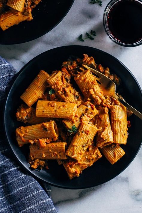 The Best Vegetable Bolognese - Making Thyme for Health Chicken Recipes Meal Prep, Classic Bolognese, Vegetable Bolognese, Cooking With Red Wine, Veg Meals, Weekend Recipes, Sunday Dinner Recipes, Weekend Cooking, Vegan Italian