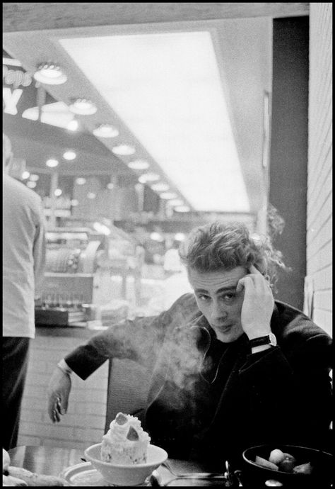 James Dean Style, Dennis Stock, Neo Grunge, James Dean Photos, Film Life, Jimmy Dean, Actor James, Marlon Brando, Magnum Photos