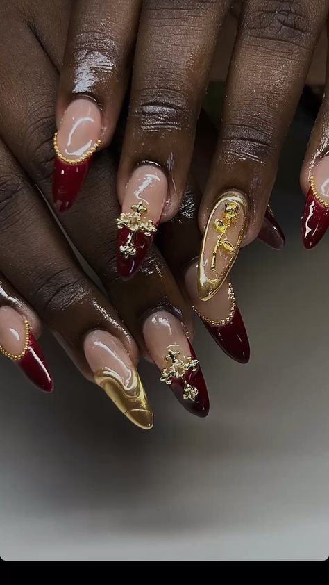 Nails Acrylic Burgundy And Gold, Red And Gold Nails Aesthetic, Red And Gold Nails Almond Shape, Iron Man Nails Acrylic, Breanna Quan Nails, Christmas Nails Extreme, Wedding Nails Vintage, Gold Red And White Nails, Nails Inspiration Extra