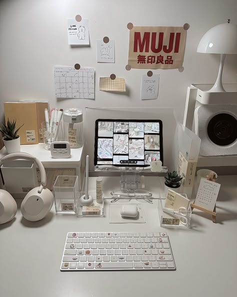 New desk decor #studywithme #deskdecor #desksetup #deskgoals #study #unilife #studentlife #uni Desk White Aesthetic, Aesthetic Workspace, School Sucks, Cute Rooms, Aesthetic Desk, Desk Goals, Study Room Decor, White Desks, Study Aesthetic