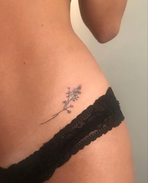 Low Waist Tattoo, Minimalist Tattoo Placement, Cute Flower Tattoos, Swiss Tattoo, Outdoorsy Tattoos, Hip Bone Tattoo, Minimalist Flower Tattoo, Teen Tattoos, Tattoos Placement