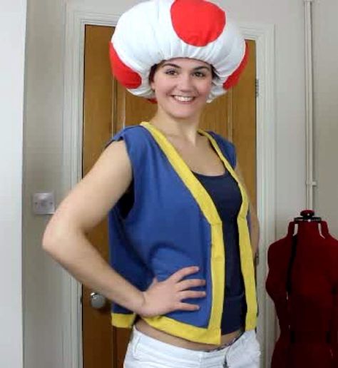 Toad Costume {No Sew} | Crafty Amino Toad And Toadette Costume Diy, Toad Stool Costume, Toad Vest Diy, Diy Toad Costume Mario Bros, Toad Diy Costume, Super Mario Toad Costume, Birdo Mario Costume Diy, Diy Toad Hat, Diy Donkey Kong Costume