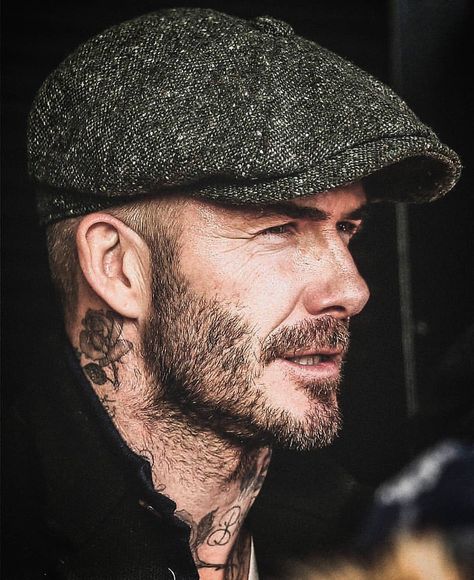 David Beckham DM 📩 for Advertisement! . . . . .  #fashion #flatcap #imageconsulting #outfitbreakdown #menwithstyleblog #menstyle… Beckham Style Outfits, Irish Hats, David Beckham Style Outfits, Style Année 20, David Beckham Style, Herren Style, Beckham Style, Mens Hats Fashion, Cap Outfit