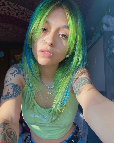 Neon Green Wallpaper, Neon Green Hair, Arctic Fox Hair Color, Pretty Rainbow, Rainbow Hair Color, Neon Hair, Split Hair, Dyed Hair Inspiration, Extension Hair