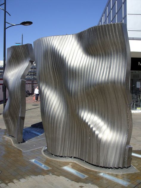 water sculpture Waterfall Sculpture, Street Art Installation, Water Artwork, Water Sculpture, Lucio Fontana, Regent Street, Public Sculpture, Dalian, Water Walls