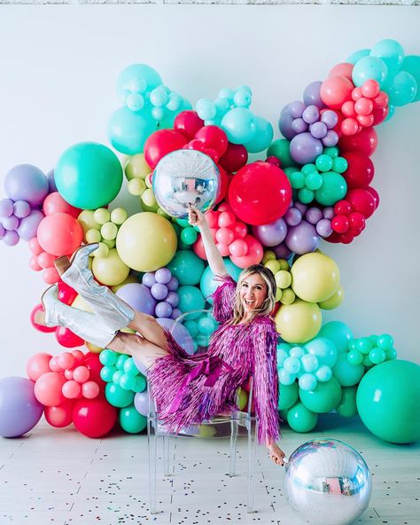 Jessica Jennings, owner -DFW Balloon Artist on Instagram: “It's me, hi, I'm the party, it's me! 👋🏼 Lots of new faces around here, so I thought I'd reintroduce myself. My name is Jessica, and I'm…” Balloon Artist Branding Photoshoot, Balloon Business Photoshoot, Balloon Artist Photoshoot, Mom Balloons, Balloon Branding, Balloon Photoshoot Ideas, Balloon Styling, Balloon Photoshoot, Balloon Bar