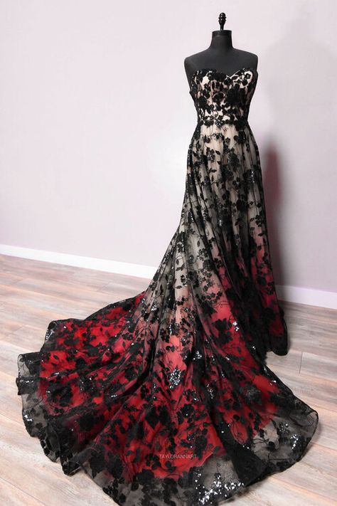 Simple Lace Dress, Modest Prom Dress, Black Wedding Gowns, Red Wedding Dress, Gothic Wedding Dress, Modest Prom, Plus Size Gowns, Prom Dress Long, Stunning Prom Dresses