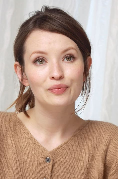 Emily Jane Browning, Soft Autumn Makeup, Soft Autumn Color Palette, Emily Browning, Emily B, Autumn Color Palette, Colour Analysis, Girl Celebrities, Soft Autumn