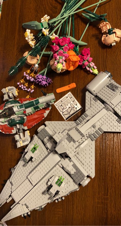 Lego Building Date Aesthetic, Building Legos Together Aesthetic, Lego Dates Ideas, Lego Builds Aesthetic, Lego Boyfriend Gift Ideas, Building Legos Date, Lego Star Wars Aesthetic, Lego Building Date, Lego Date Night