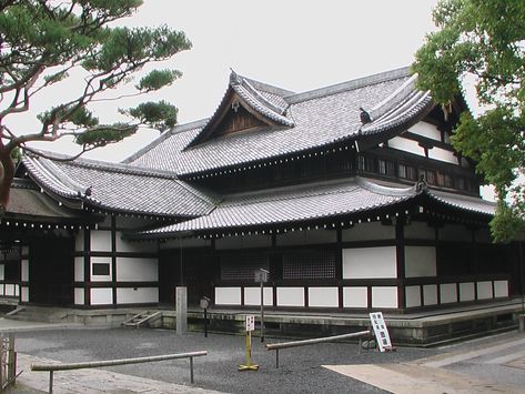 Japanese Dojo Design, Curved Tiles, Japanese Dojo, Dojo Design, Japanese Traditional Architecture, Traditional Japanese Home, Judo Karate, Japanese Style House, Traditional Japanese House