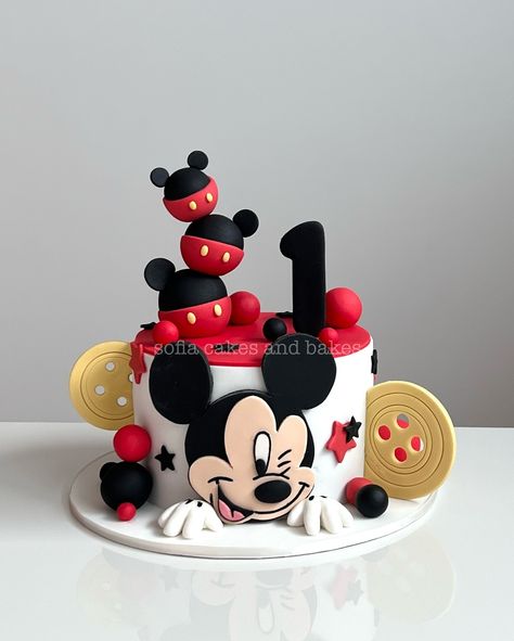 Mickey Cake Ideas, Mickey Mouse 3rd Birthday Cake, Mickey Mouse Christmas Cake, Mickey Cake Birthday, Mickey Mouse 2nd Birthday Cake, Mickey Mouse Cake 1st Birthday, Modern Christmas Cake, Cake Mickey Mouse Birthday, Cake Decorating Ideas Christmas