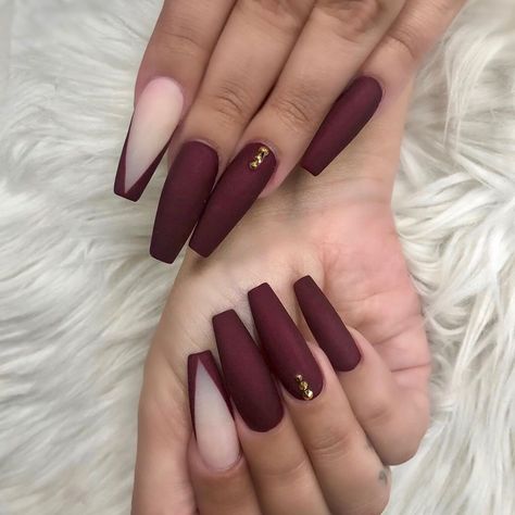 Matt Color Nails, Maroon Graduation Nails, Maroon And Tan Nails, Matte Nails Design Ideas Classy, Matte Burgundy Nails, Burgundy Matte Nails, Matte Maroon Nails, Fall Coffin Nails, Maroon Acrylic Nails