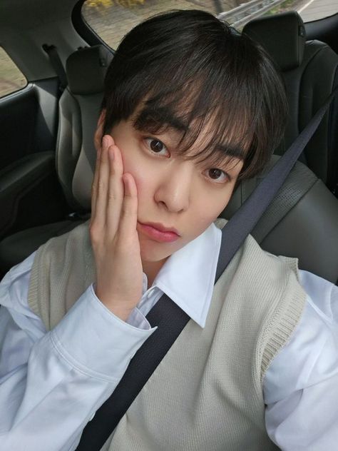 Hourly Minseok ~ 시우민 🐱 no X: "aaaaaaaahhh so cute https://t.co/c7VG95XDky" / X Xiu Xiu, Minseok Exo, Kim Minseok Exo, Winter Song, Winter Songs, Love Korean, Kim Min Seok, Xiumin Exo, Exo Xiumin