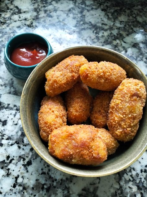 Homemade Potato Crispy Cutlet. Potato Crispy Cutlet is a easy to make cutlet at home. Just Boiled the Potato and mashed it with your favourite ingredients and mix it with cornflour and bread crumbs Potato Cutlet, Bread Cutlet, Potato Cutlets, Food Recepie, Bread Crumbs, Food Items, Diet Plan, Potato, At Home