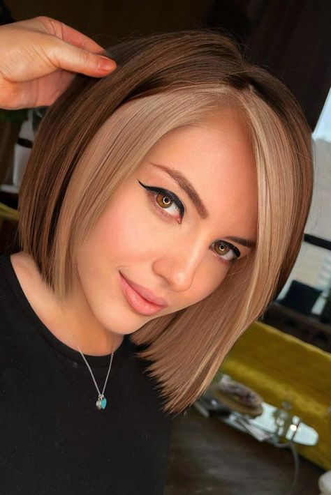 Totally Awesome Hair Color Ideas for Two Tone Hair ★ Bob Hair Color, Short Hair Highlights, Framing Highlights, Caramel Highlights, Hair Color Techniques, Short Hair Color, Penteado Cabelo Curto, Hair Color And Cut, Tone Hair