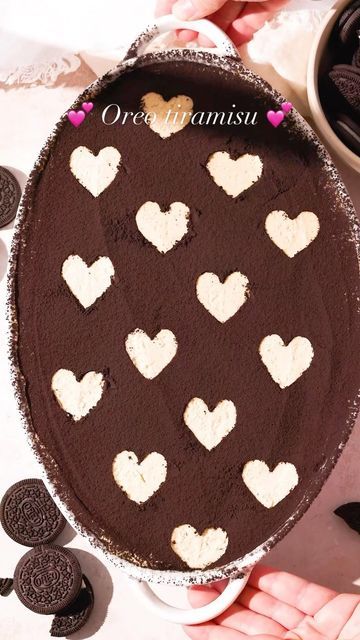 Valentine Tiramisu, Valentines Tiramisu, Vegan Oreo Tiramisu, Aesthetic Tiramisu, Pretty Tiramisu, Traditional Tiramisu Recipe, Heart Cake Recipes, Icebox Cakes, Twisted Recipes