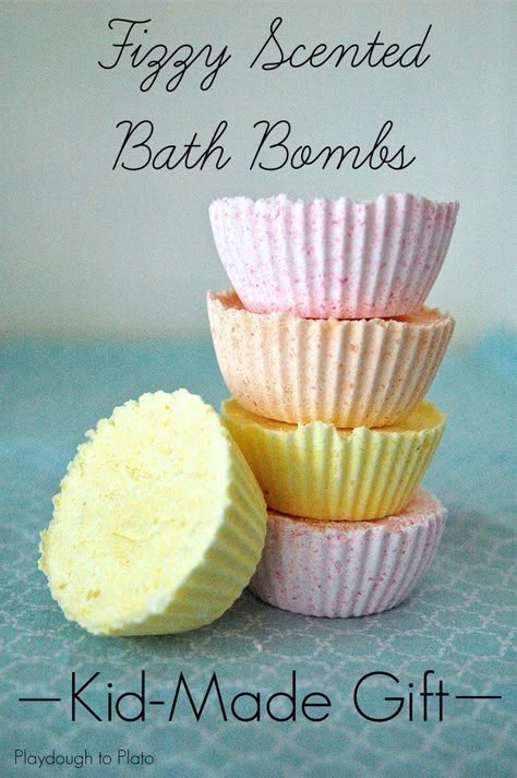 Make some fizzy scented bath bombs. | Community Post: 21 DIY Gifts Your Mom Will Love This Mother's Day Playdough To Plato, Bath Fizz, Kid Science, Bath Bomb Recipes, Homemade Bath, Mothers Day Crafts For Kids, Mother's Day Ideas, Mother's Day Crafts, Homemade Bath Products