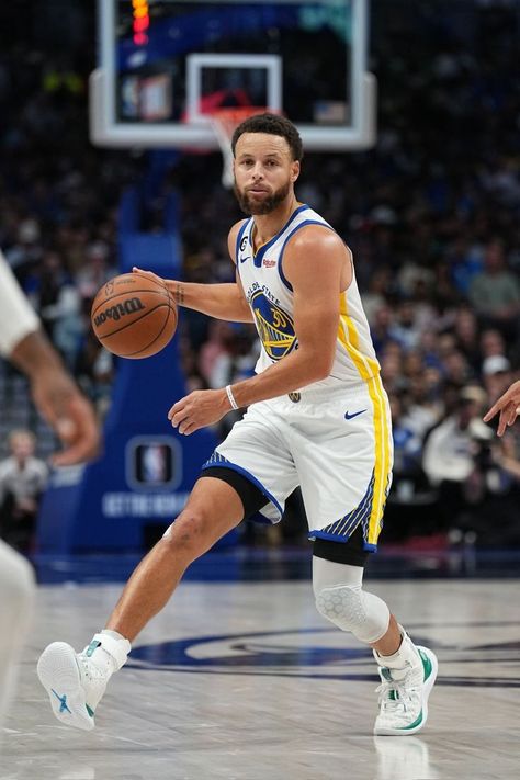 Basketball Stephen Curry, Nba Wallpapers Stephen Curry, Stephen Curry Wallpaper, Curry Wallpaper, Stephen Curry Shoes, Curry Nba, Stephen Curry Basketball, Stephen Curry Pictures, Curry Warriors