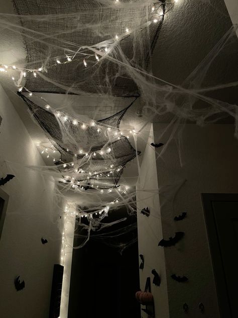 Halloween Decorated Hallway, Decorating Ideas For The Home Halloween, Hallway Decorating Halloween, Doorway Halloween Decorations, Halloween Decor Hallway, Cheap Halloween Party Decorations Indoor, Ceiling Halloween Decorations, Halloween Decorations Hallway, Halloween Decorations Indoor Ceiling