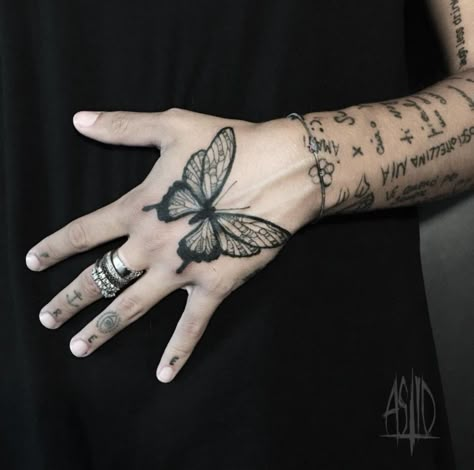 Big Butterfly Hand Tattoo, Butterfly Hand Tattoo Men, Tattoo Prompts, Butterfly Witch, 24 Tattoo, Fist Tattoo, Butterfly Hand Tattoo, Bestie Tattoo, Pretty Hand Tattoos