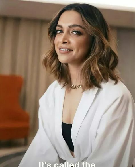 Deepika Padukone🔹’s Instagram photo: “😍😍😍 . . . . . . . . . . . . . . . #5Kteamfollowback #5Kfollowher #5Kfollowbackteam #5Kfollowhim #5Kfollowall #5Kfollowalways #5Kfollowback…” Deepika Padukone Short Hair, Indian Skin Hair Color, Deepika Padukone Hair Color, Deepika Padukone Hair, Haircut Idea, New Reel, A Dp, Deepika Padukone Style, Brunette Hair With Highlights