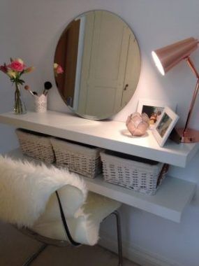 Ikea Deco, Makeup Vanity Ideas Bedrooms, Classy Home Decor, Small Bedroom Interior, Makeup Room Decor, Dekorasi Kamar Tidur, Vanity Ideas, Bedroom Vanity, Vanity Decor