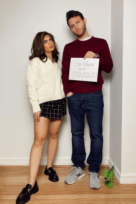 Nick And Jess Halloween Costume, Joe And Love Halloween Costume, Last Minute Halloween Costumes Couples, Costumes You Can Make At Home, All Black Halloween Costume, College Couple, Black Dress Halloween Costume, Easy Couple Halloween Costumes, Black Halloween Costumes