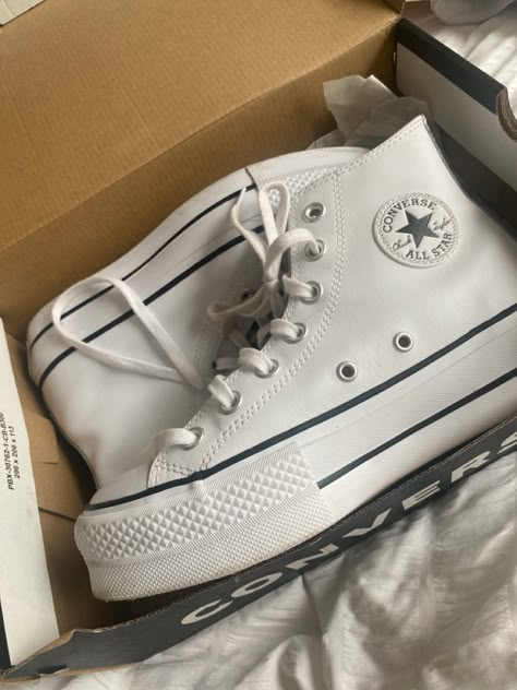 white platform hightop converse leather High Top White Leather Converse, White Leather Converse High Tops, White High Converse, Converse High Tops Platform, Shoes Converse White, Converse Platform White, White Converse Aesthetic, White Platform Converse Outfit, Converse Platform Outfit