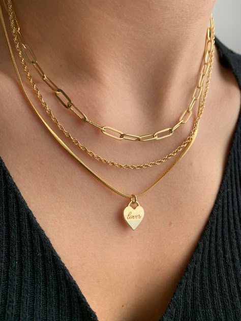 Cute Trendy Jewelry, Gold Jewellery Aesthetic Necklaces, Chain Necklace Stack, Jelewery Aesthetic Gold, Gold Aesthetic Necklace, Cute Jewelry Necklaces Gold, Dainty Gold Necklace Stack, Gold Necklace Stacking, Trendy Rings Gold