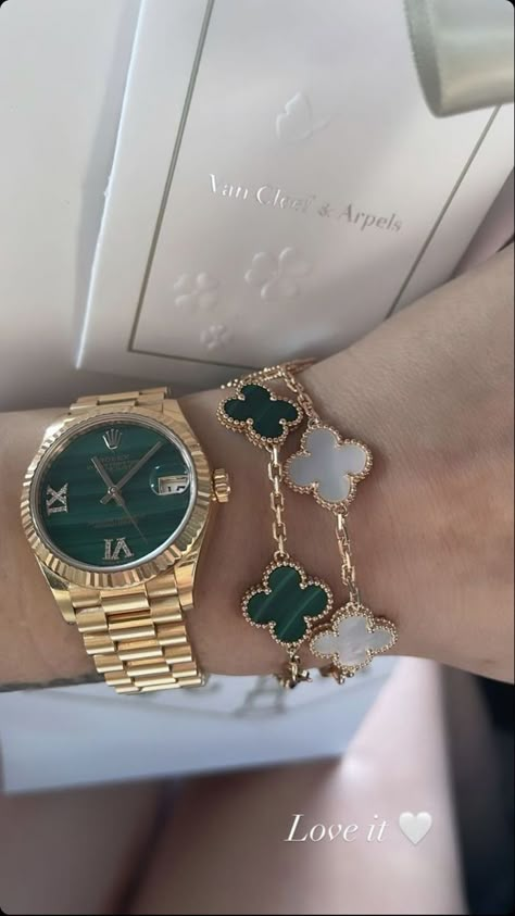 get the van cleef bracelet dupe at Amazon by clicking the link. commissions earned from this link. #bracelet #accessories #watch #green #aesthetic #aestheticstyle #white #fashion #rich #richlife #richlifestyle #money #moneysavingtips #halloween #beautyproducts #luxury #items #expensive Dope Jewelry Accessories, Van Cleef And Arpels Jewelry, Expensive Jewelry Luxury, Luxe Jewelry, Jewelry Accessories Ideas, Dope Jewelry, Jewelry Fashion Trends, Classy Jewelry, Jewelry Essentials