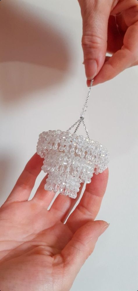 Dolls House Lights Diy, Diy Barbie Chandelier, Miniature Dollhouse Chandelier Diy, How To Make A Dollhouse Chandelier, Miniature Dollhouse Lights Diy, Crystal Bead Projects, Diy Miniature Light Fixtures, Diy Dollhouse Lights, Doll House Chandelier Diy