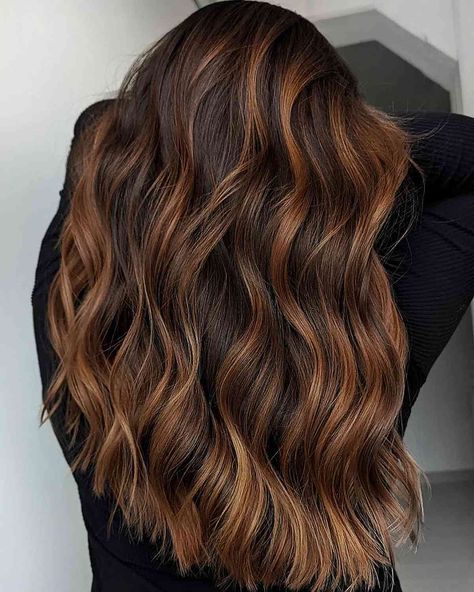 49 Best Ways to Get Dark Brown Hair With Highlights Dark Brown Hair With Highlights, Highlights For Dark Brown Hair, Rambut Brunette, Hair With Highlights, Brunette Hair With Highlights, Chocolate Brown Hair, Dark Hair With Highlights, Brown Hair With Blonde Highlights, Caramel Highlights