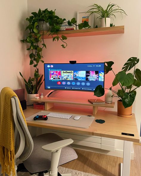 Cozy Desk Setup, Ikea Desk Hack, Cozy Desk, Cozy Office, Cozy Home Office, Decor Ikea, Office Room Decor, Casa Vintage, Gaming Room Setup