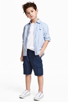 Boy Kid Outfit, Kids Outfits Boys Summer, Boys Clothing Styles, Childrens Fashion Trends, Kids Dress Boys, Boys Summer Fashion, Short Cargo