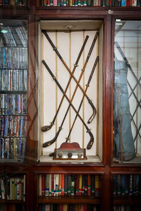 Golf Clubhouse Aesthetic, Vintage Golf Club Decor, Antique Golf Club Display, Vintage Golf Club Display, Vintage Golf Room, Golf Pro Shop Design, Golf Club Decor, Golf Club Aesthetic, Sports Memorabilia Display Ideas