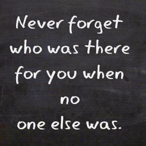 How quickly people forget! Ungrateful People, Best Inspirational Quotes, True Friends, Friends Quotes, Image Quotes, Friendship Quotes, Never Forget, The Words, Great Quotes