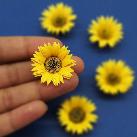 Colors Paper - How to Make Mini Paper Sunflower Easy 🌻 Mini Sunflower DIY Paper Flower Craft Sunflower Making, Sunflower Paper Craft, Paper Bouquet Diy, How To Make Sunflower, Curling Techniques, Sunflower Crafts, Diy Paper Flowers, Mini Sunflowers, Paper Sunflowers