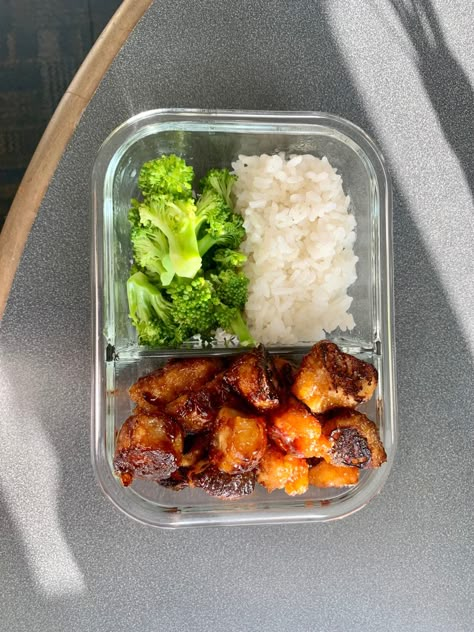 White rice, tossed pre-cooked chicken with sauce, steamed broccoli Rice Chicken Broccoli, Chicken Brocoli, Chicken With Sauce, College Meal Prep, Chicken Broccoli Stir Fry, College Meal, Rice Broccoli, Page Aesthetic, Lunch For Work