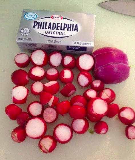 Things To Do With Radishes, Radish Snack Ideas, What To Make With Radishes, Radish Salad Recipe Simple, What To Do With Radishes, Recipes With Radishes, Radish Dip, Radish Salsa, Cream Cheese Biscuits