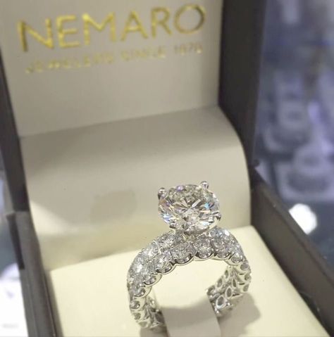 خواتم خطوبة, Dream Wedding Ring, Gorgeous Rings, Dream Engagement Rings, Dream Engagement, Beautiful Engagement Rings, Rich Kids, Matching Band, Put A Ring On It