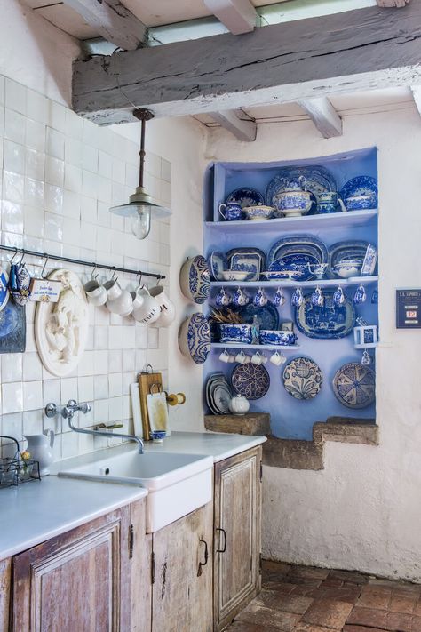 Greek House Interior Kitchens, Greek Style Dining Room, Greek Kitchen Design, Greek Home Interior, Greek Style Kitchen, Greek Style Home Interiors, Greek Inspired Home, Greek Style House, Portugal Interior Design