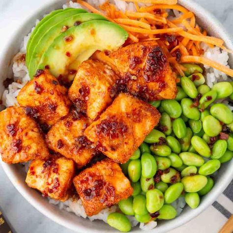 Chili Crunch Salmon Bowl, Chili Onion Crunch Salmon, Chili Crunch Salmon, Salmon Bite Bowls With Chili Crunch, Trader Joes Chili Onion Crunch Recipes, Crunchy Chili Onion Trader Joes Recipes, Chili Onion Crunch Recipes, Cool Foods To Make, Crunchy Salmon