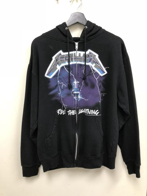 Metal Band Hoodie, Metallica Jacket, Metallica Outfit, Metallica Sweatshirt, Fenty Bronzer, 90s Hoodies, Vaseline Stick, Band Sweatshirts, Rare Beauty Lip Oil