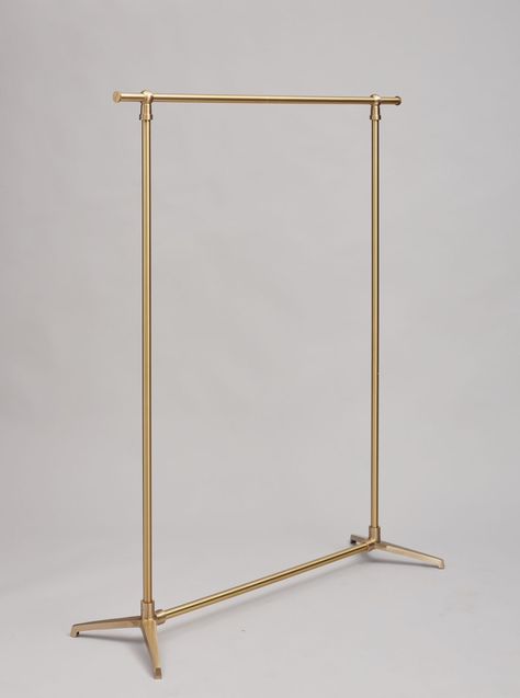 Clothing Rack Aesthetic Store, Clothe Rack Ideas, Small Fashion Studio, Small Boutique Decor, Boutique Display Ideas, Small Clothes Rack, Bedroom Clothes Rack, Clothing Booth Display, Retail Clothing Racks