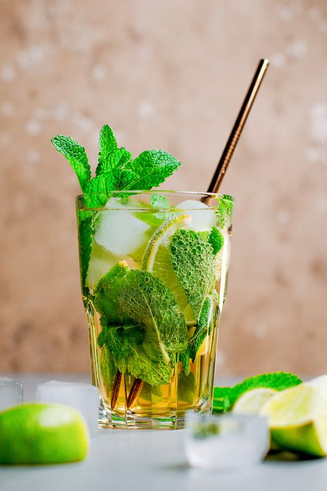 Refreshing alcohol-free mojito with plenty of mint and lime! Made with rum syrup and apple juice for a sweet and fruity flavor! #mojito #alcoholfree #drink Mojitos Drinks, Virgin Mojito Recipe, Rum Syrup, Virgin Cocktails, Virgin Mojito, Mojito Cocktail, Mojito Recipe, Mocktail Recipe, Margarita Recipes