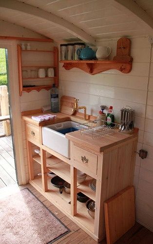 Micro Kitchen Ideas Small Spaces, Micro Kitchen Ideas, Open Cupboards Kitchen, Van Kitchen Ideas, Small Wood Kitchen, Yurt Kitchen, Tiny House Kitchen Storage, Sink Stand, Design Casa Piccola